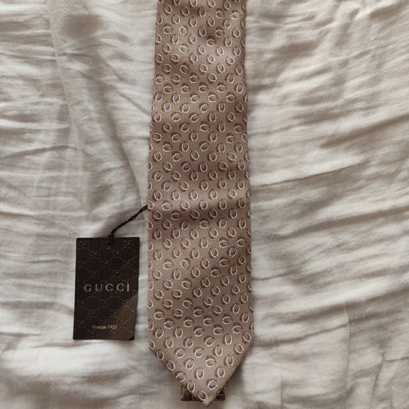 Gucci Men's Beige with Horsebit Pattern Neck Tie - Picture 1 of 2